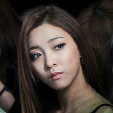 k-pop idol star artist celebrity Luna